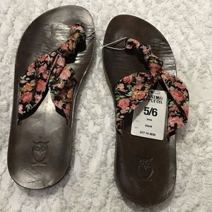 SANDALS NWT colorful floral thongs